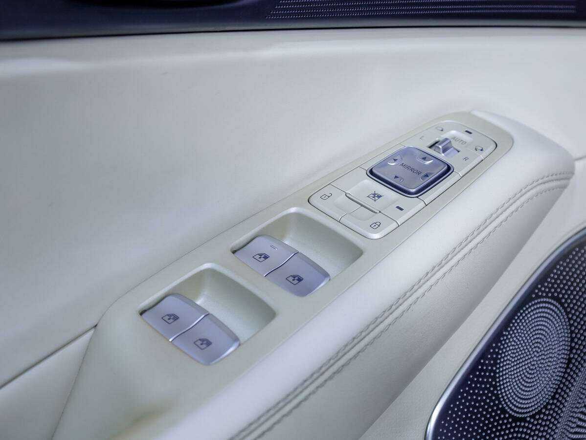 Genesis G90, 2016 Фото №19