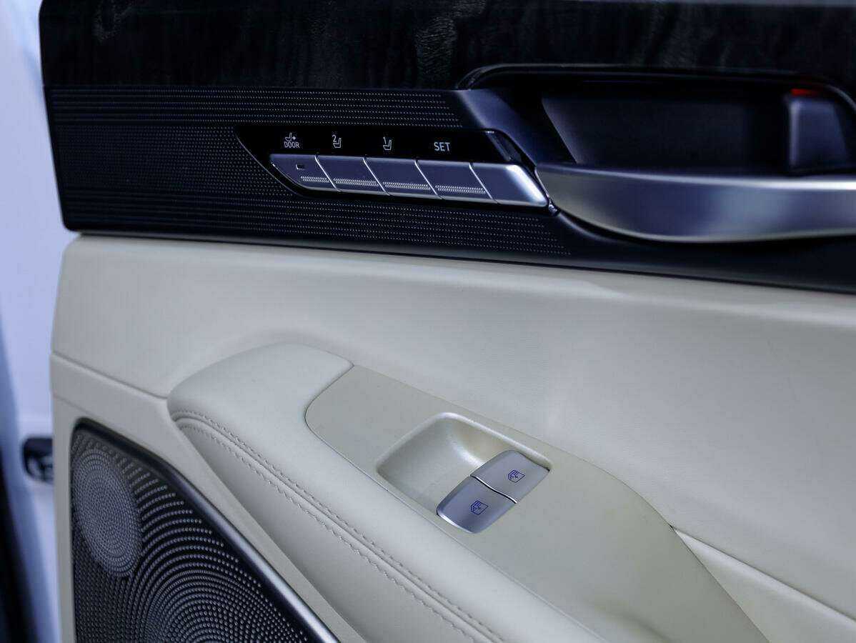 Genesis G90, 2016 Фото №27