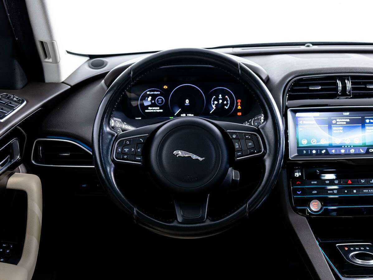 Jaguar F-Pace, 2016 Фото №17