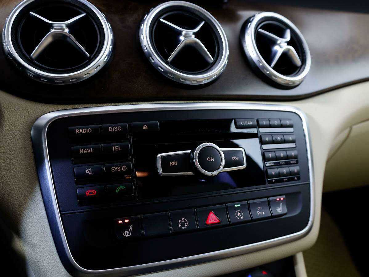 Mercedes-Benz GLA 200, 2015 Фото №14