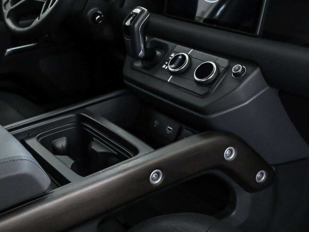 Land Rover Defender 90, 2021 Фото №22