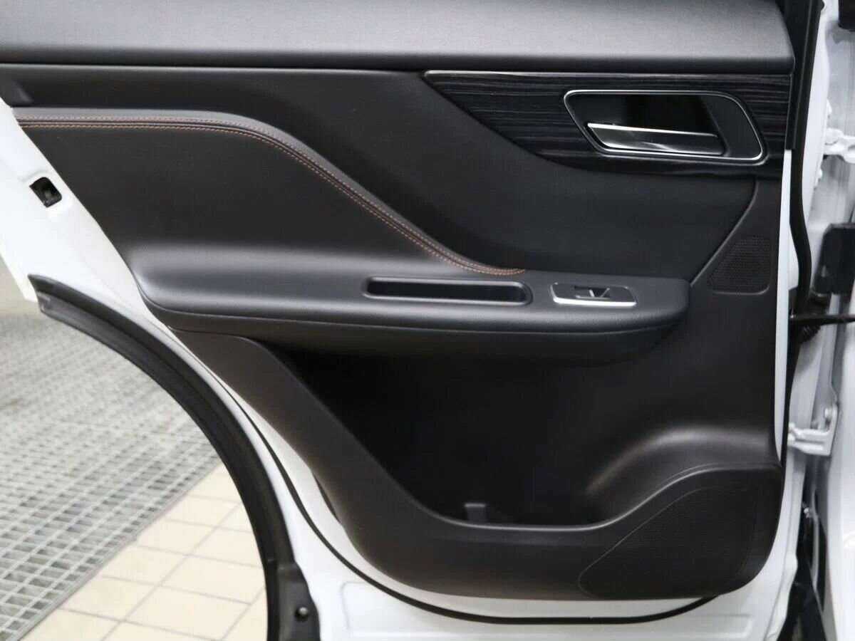 Jaguar F-Pace, 2016 Фото №15