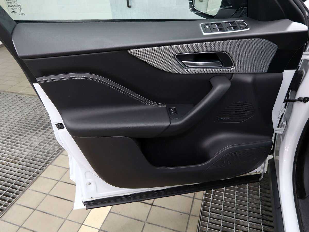 Jaguar F-Pace, 2017 Фото №8