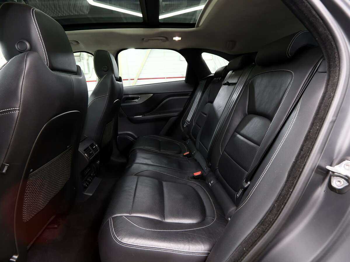 Jaguar F-Pace, 2017 Фото №10