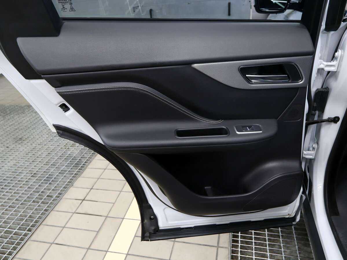 Jaguar F-Pace, 2017 Фото №11