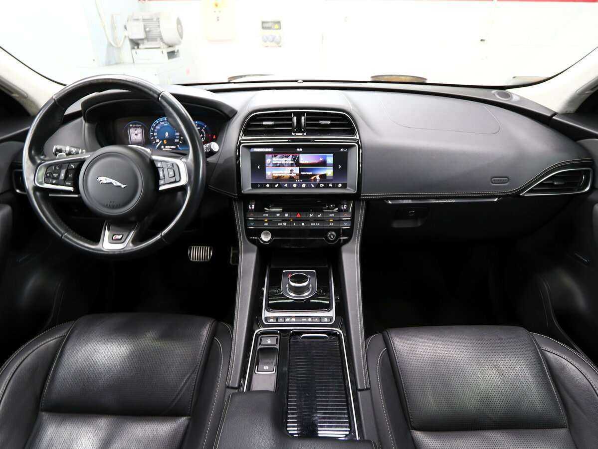 Jaguar F-Pace, 2017 Фото №15