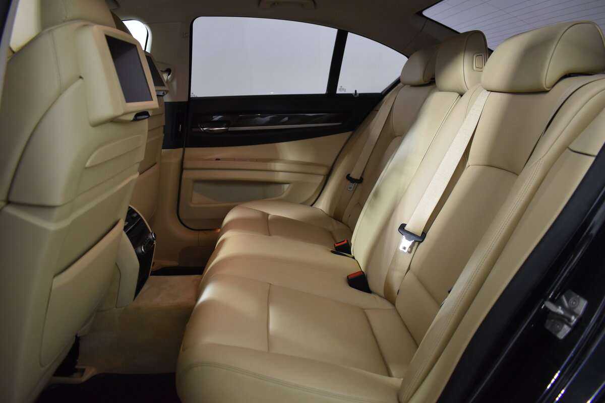 BMW 7 серии 750i xDrive, 2012 Фото №9