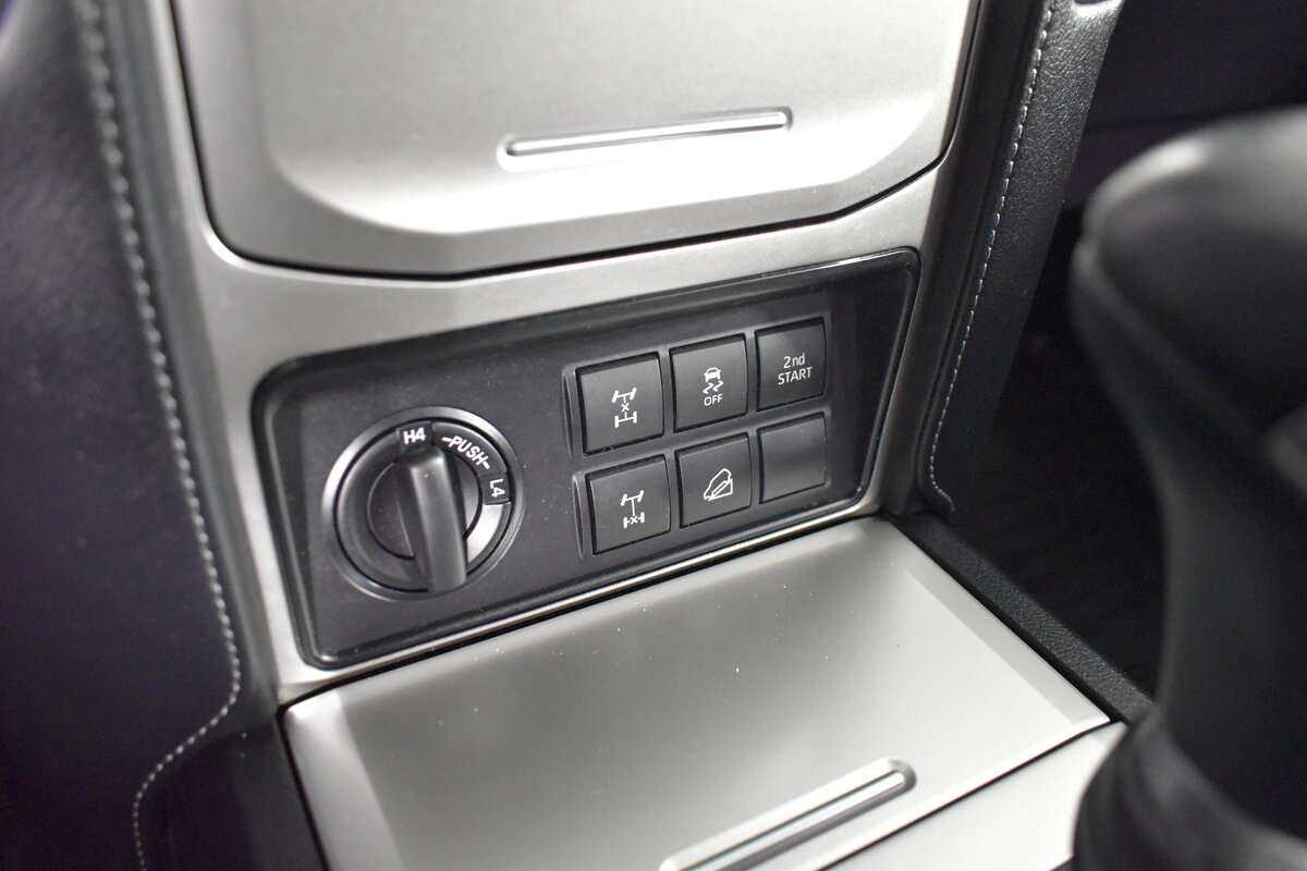Toyota Land Cruiser Prado, 2021 Фото №19