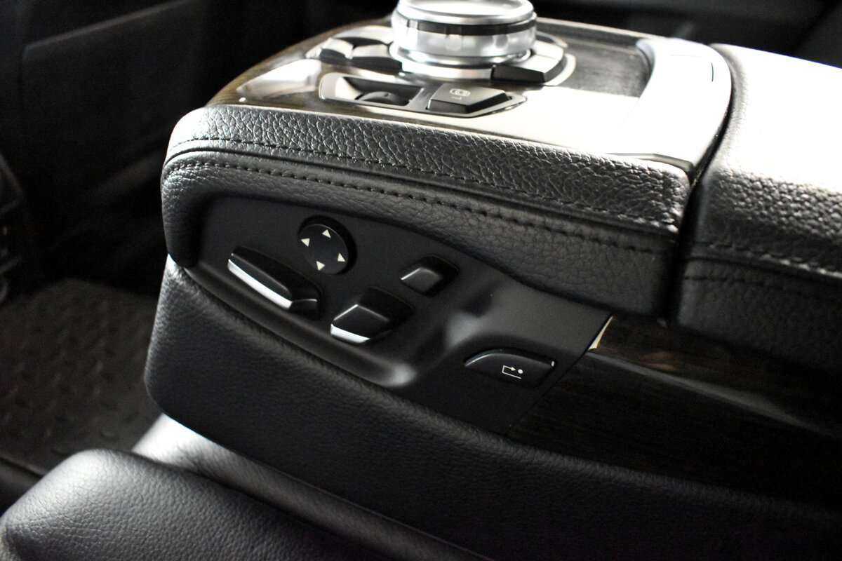 BMW 7 серии Long 740Li xDrive, 2014 Фото №15