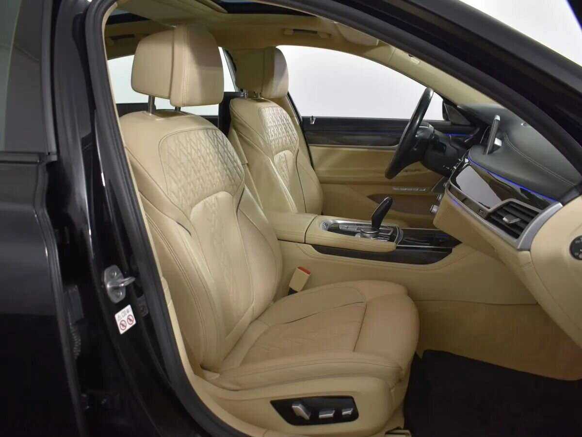 BMW 7 серии 750i xDrive, 2017 Фото №11