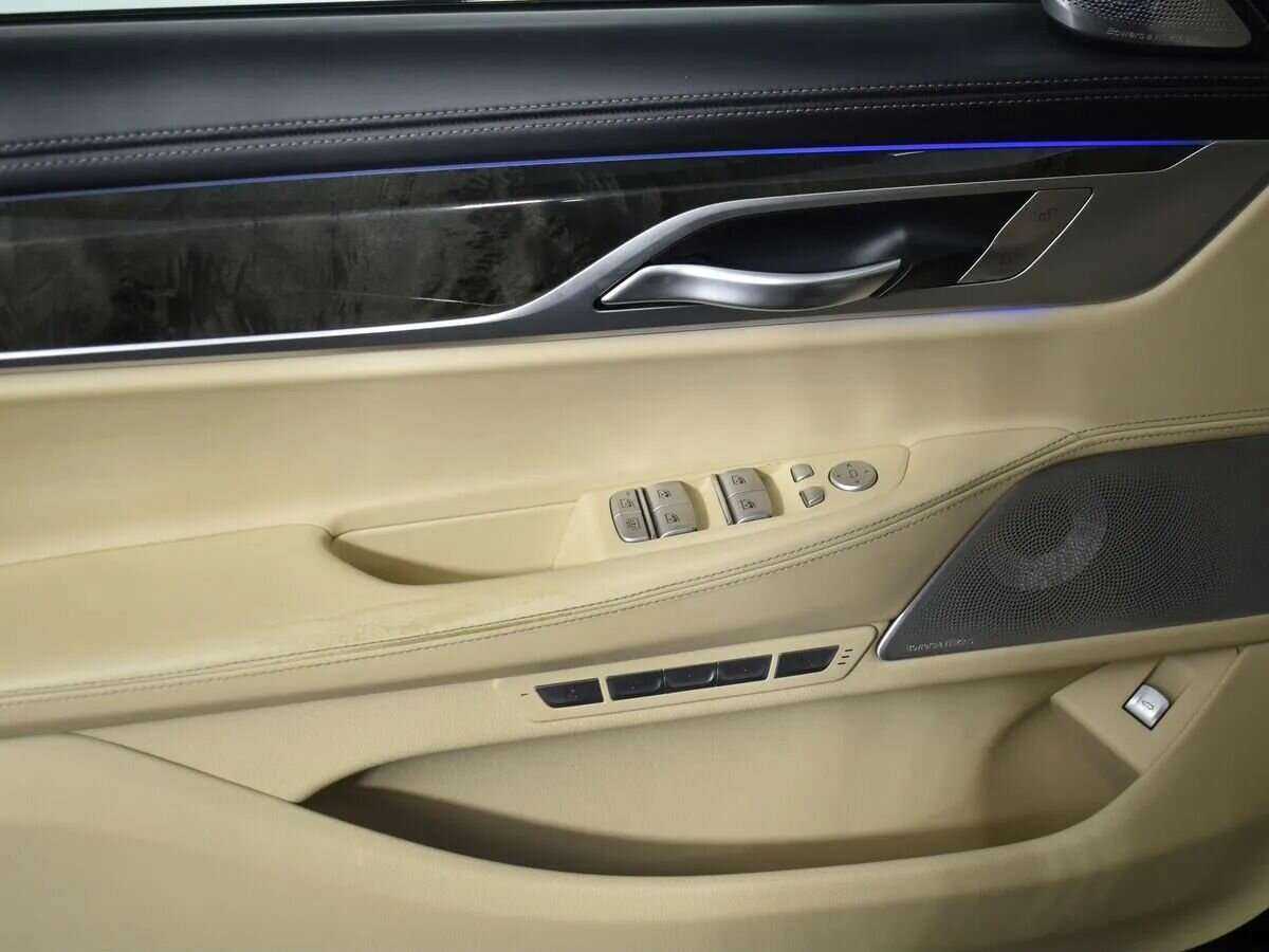 BMW 7 серии 750i xDrive, 2017 Фото №24