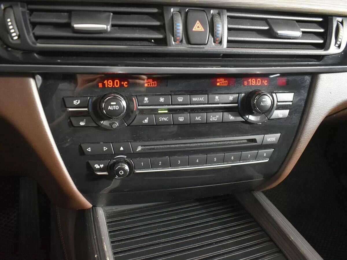 BMW X5 M50d, 2015 Фото №27