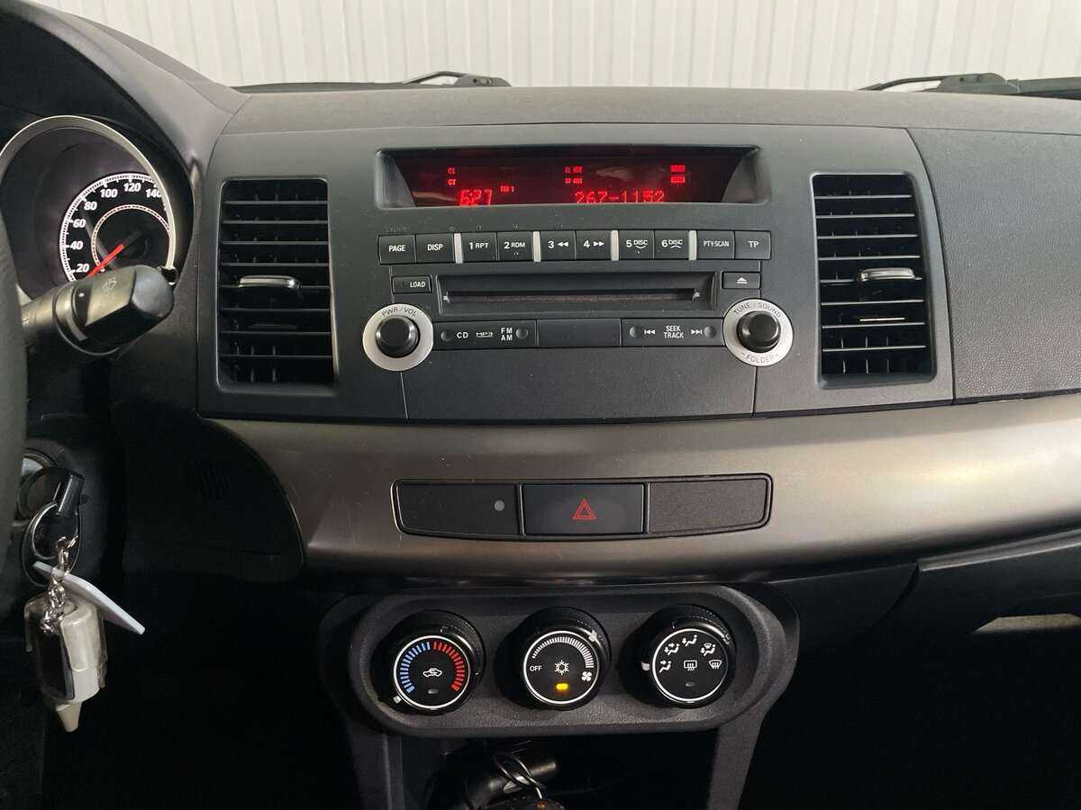 Mitsubishi Lancer, 2011 Фото №12