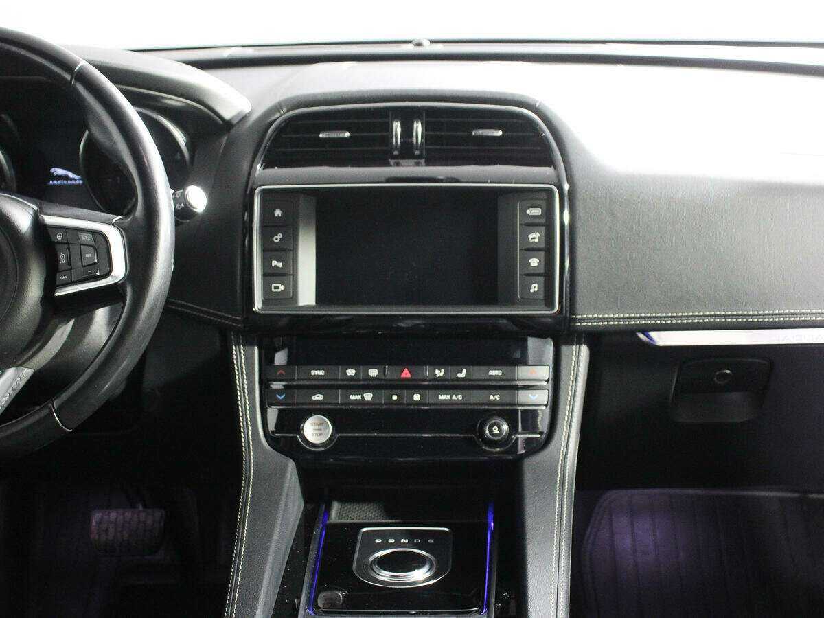 Jaguar F-Pace, 2018 Фото №11