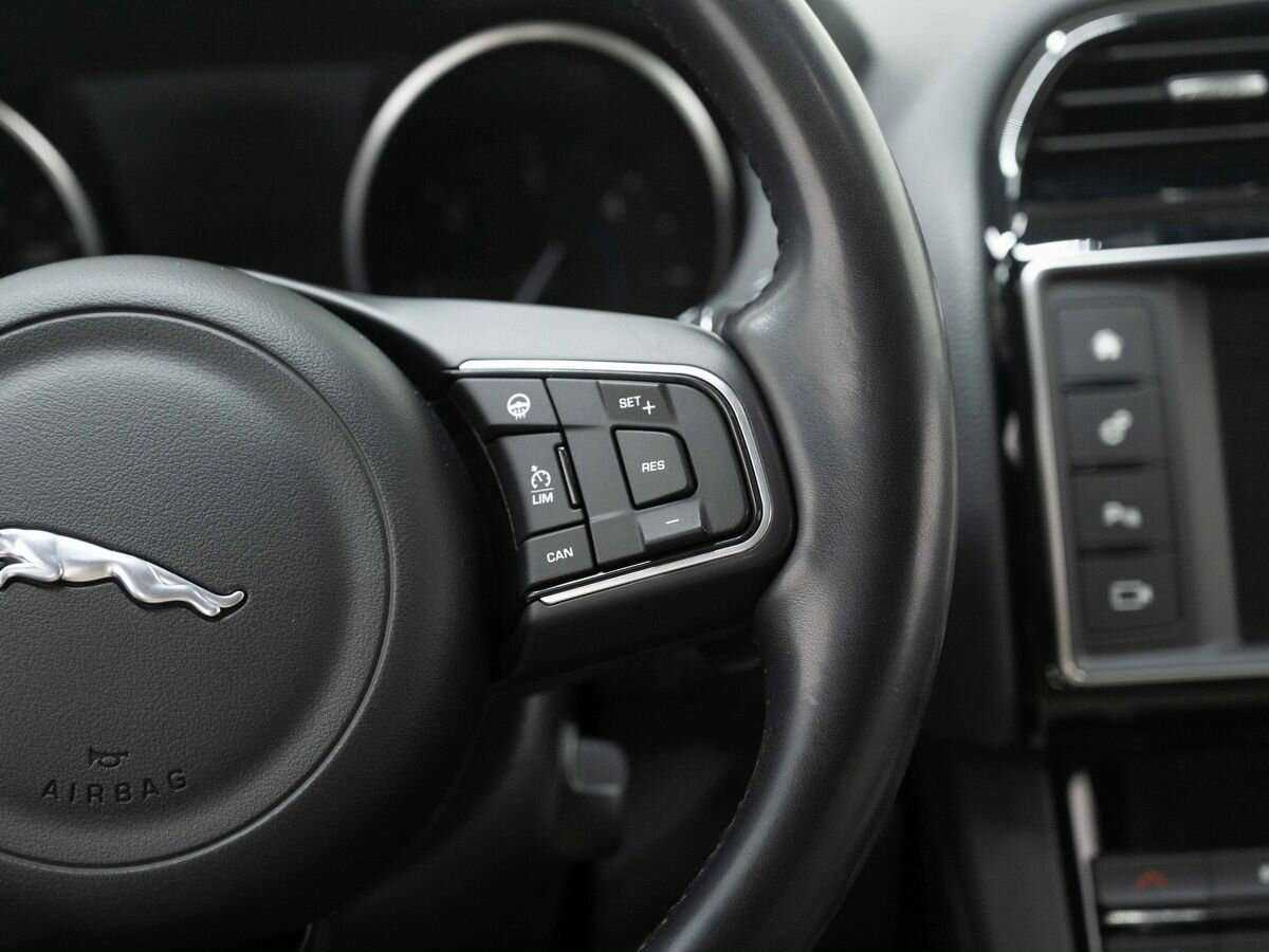 Jaguar F-Pace, 2017 Фото №13