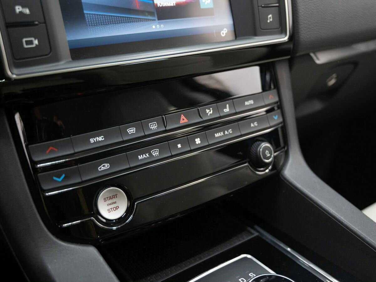 Jaguar F-Pace, 2017 Фото №15