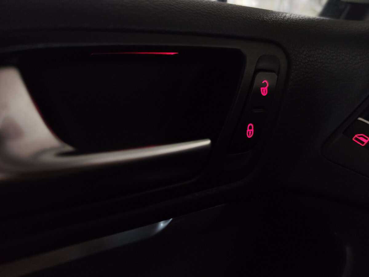 Volkswagen Tiguan, 2012 Фото №18