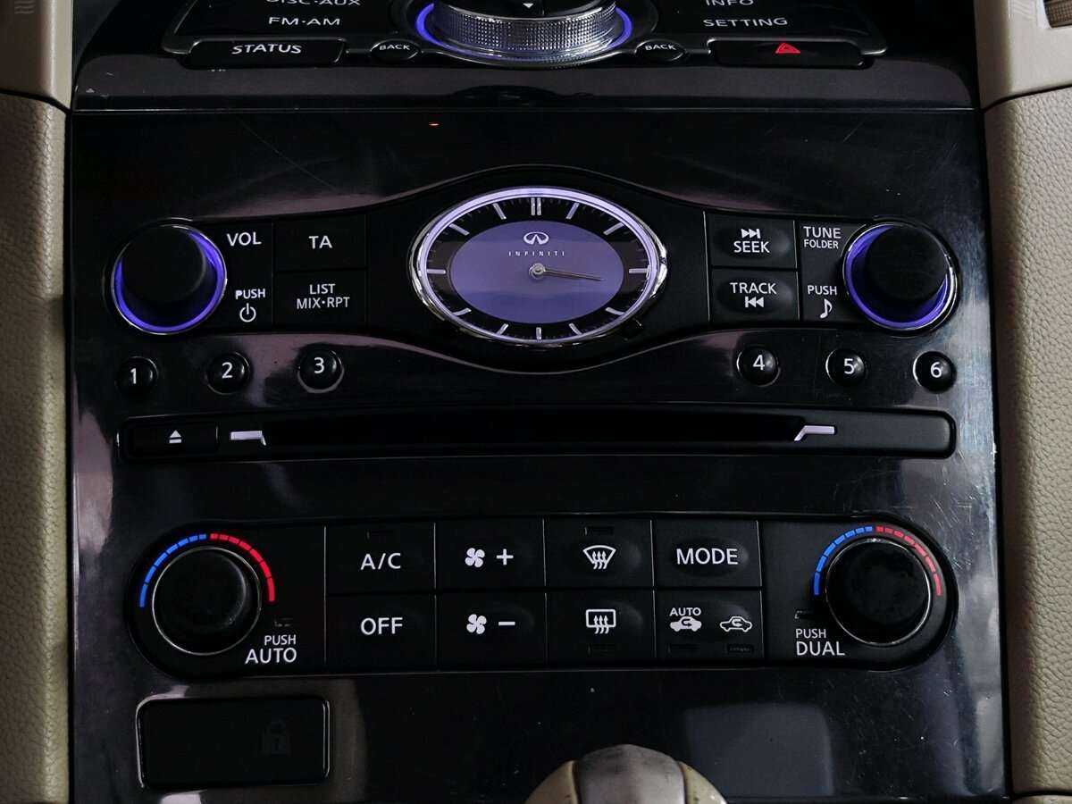 Infiniti FX37, 2010 Фото №22