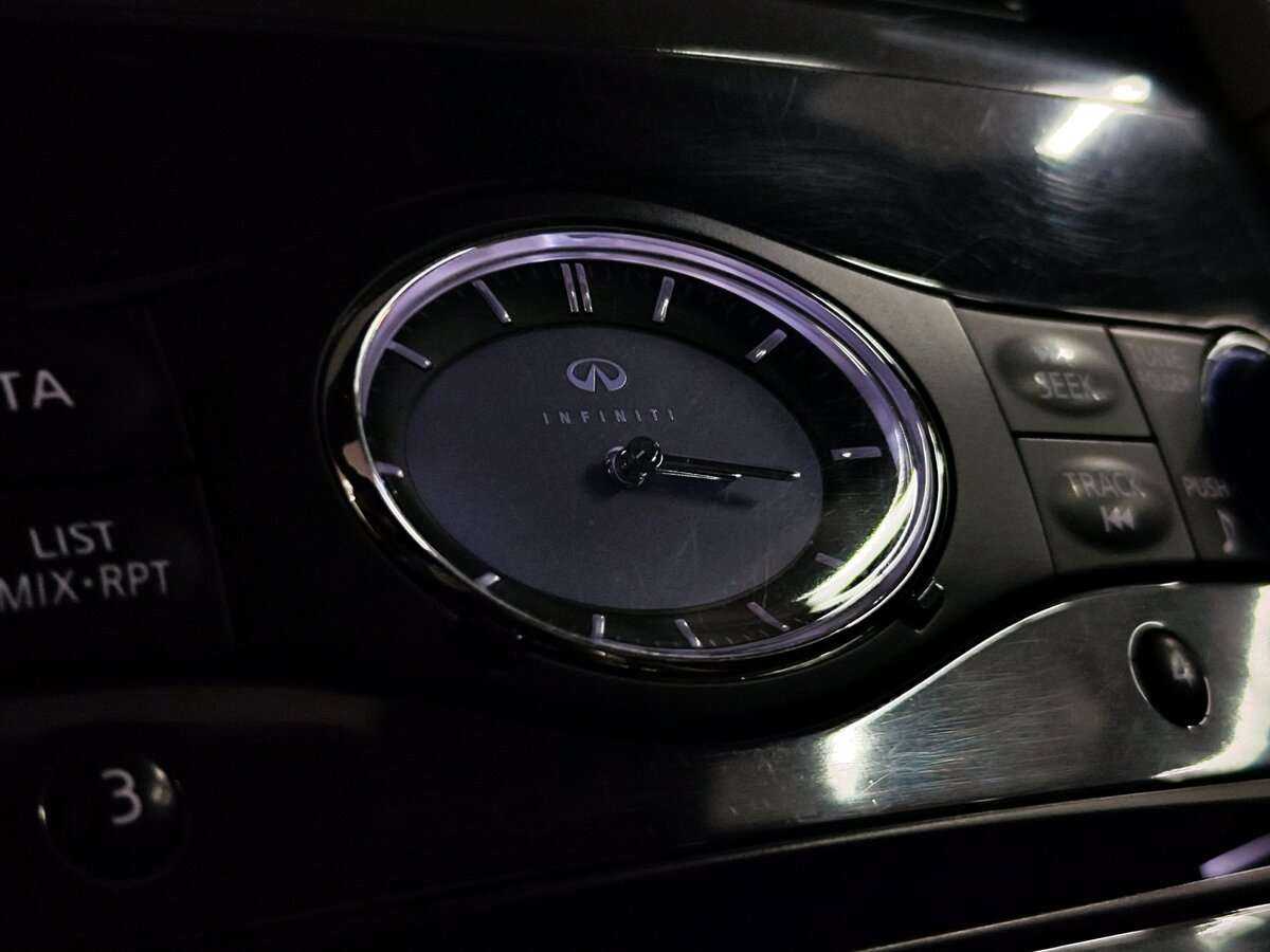 Infiniti FX37, 2010 Фото №23