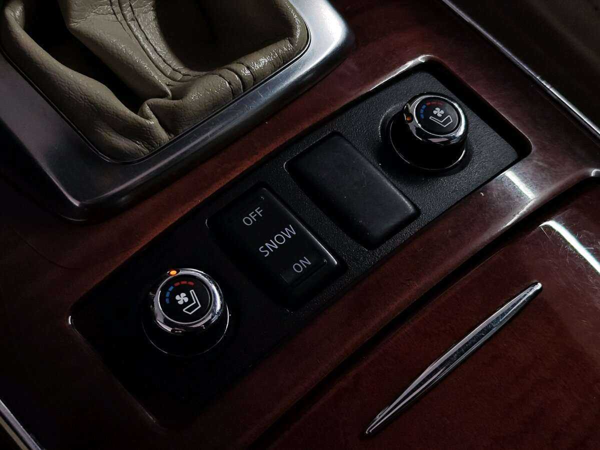 Infiniti FX37, 2010 Фото №24