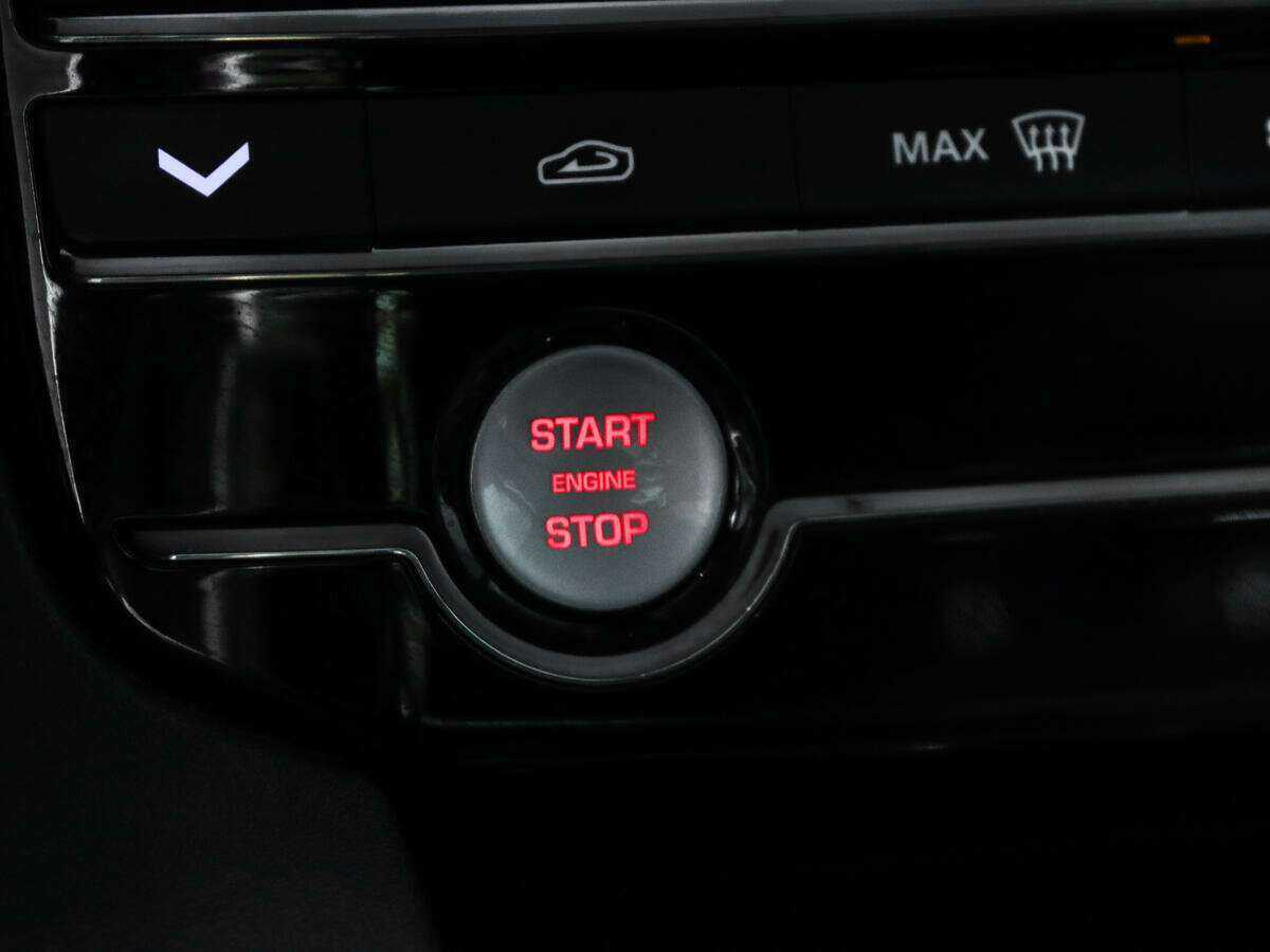 Jaguar F-Pace, 2016 Фото №16