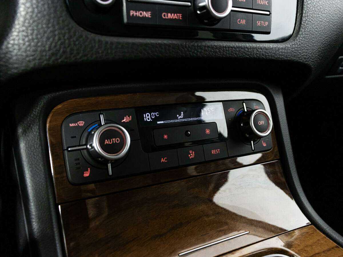 Volkswagen Touareg, 2011 Фото №17