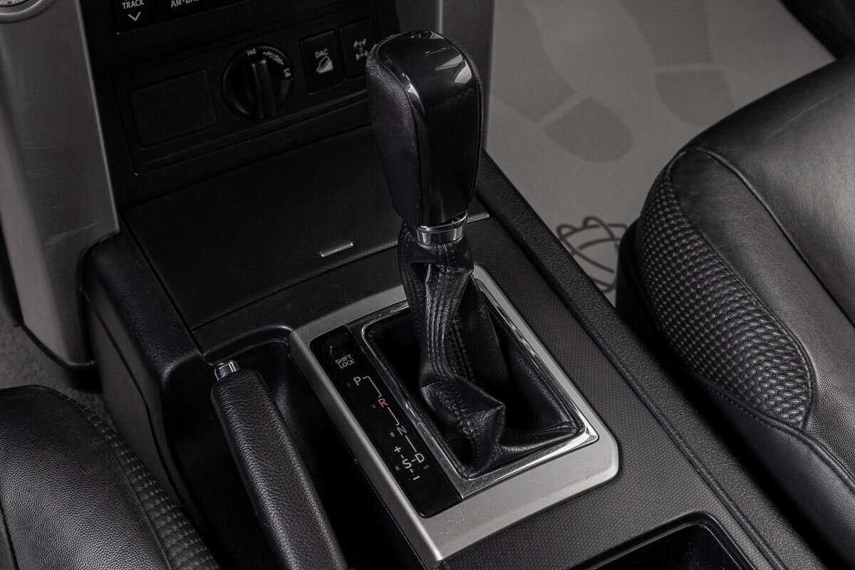 Toyota Land Cruiser Prado, 2010 Фото №17