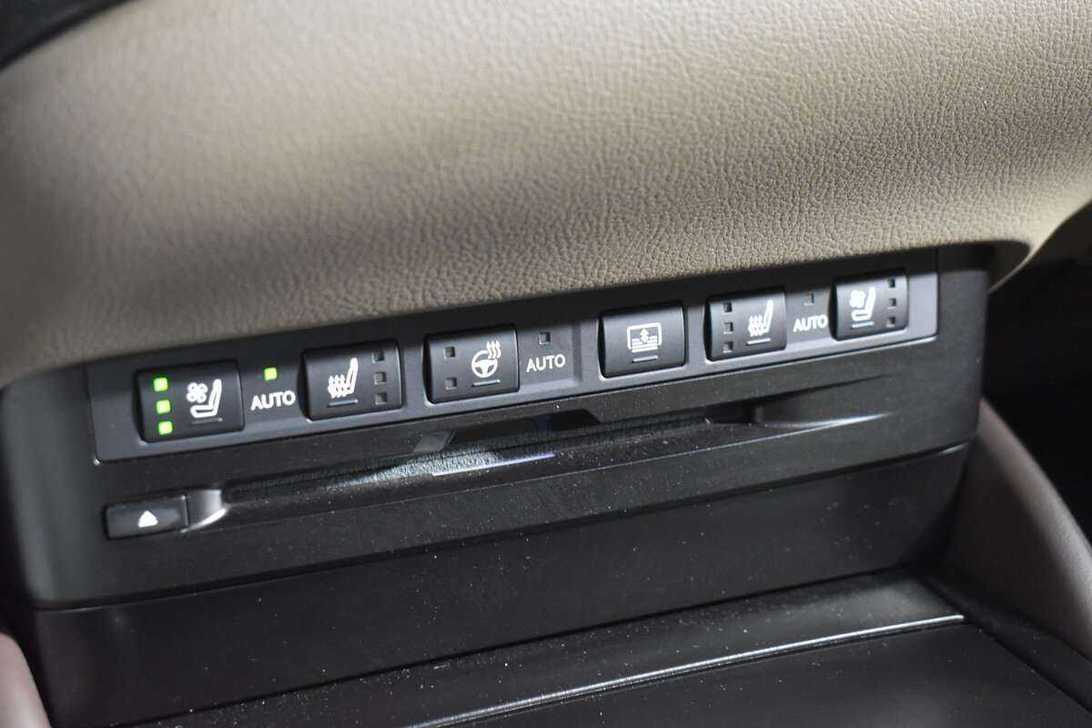 Lexus ES 250, 2018 Фото №16