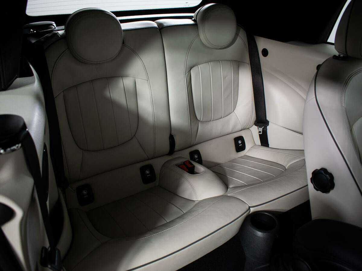 Mini Cabrio Cooper, 2018 Фото №10