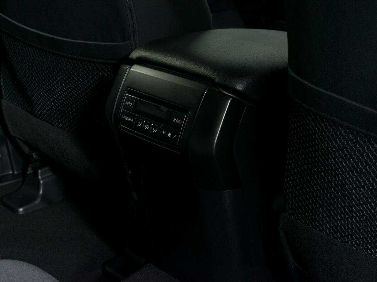 Toyota Land Cruiser Prado, 2018 Фото №13