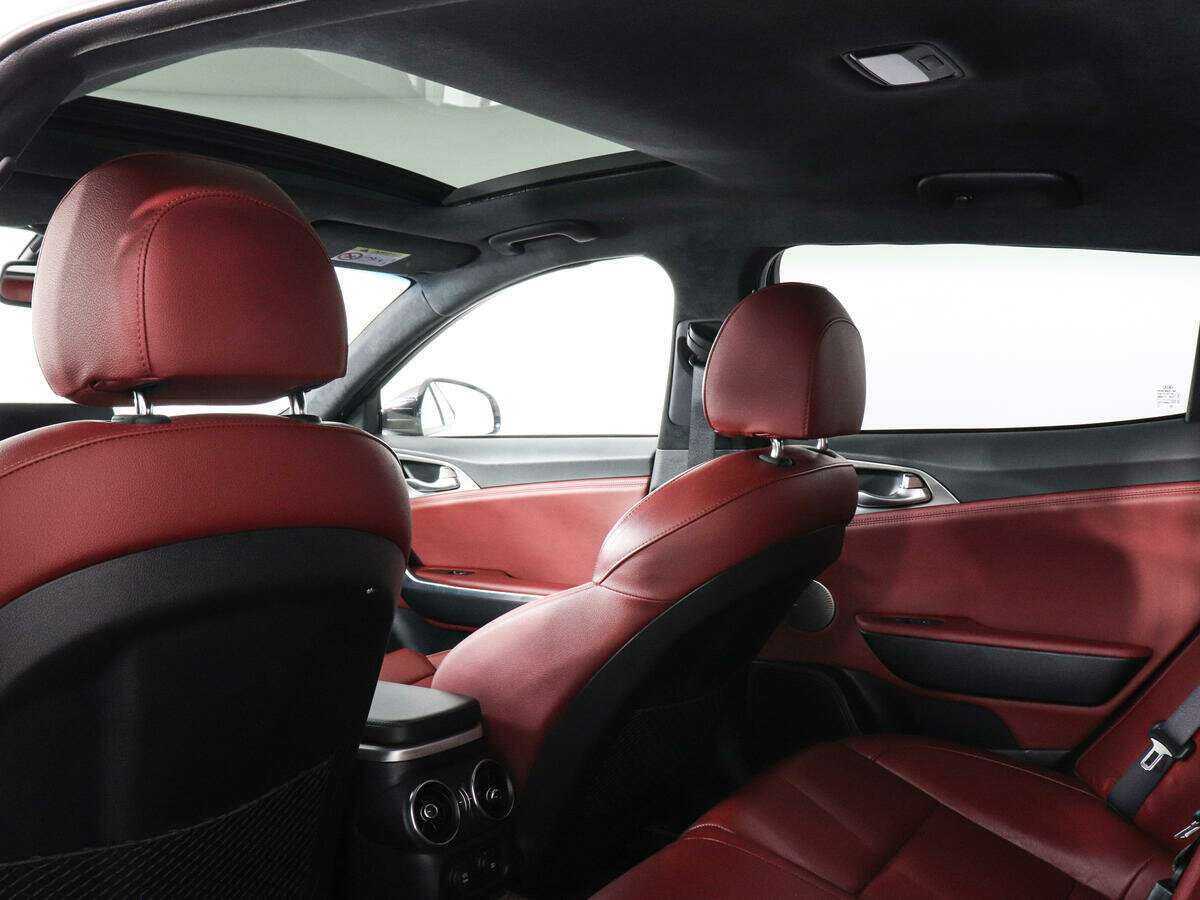 Kia Stinger, 2018 Фото №12