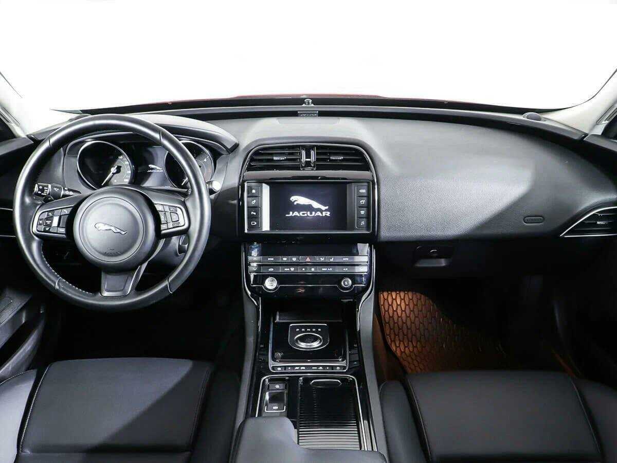 Jaguar XE, 2018 Фото №11