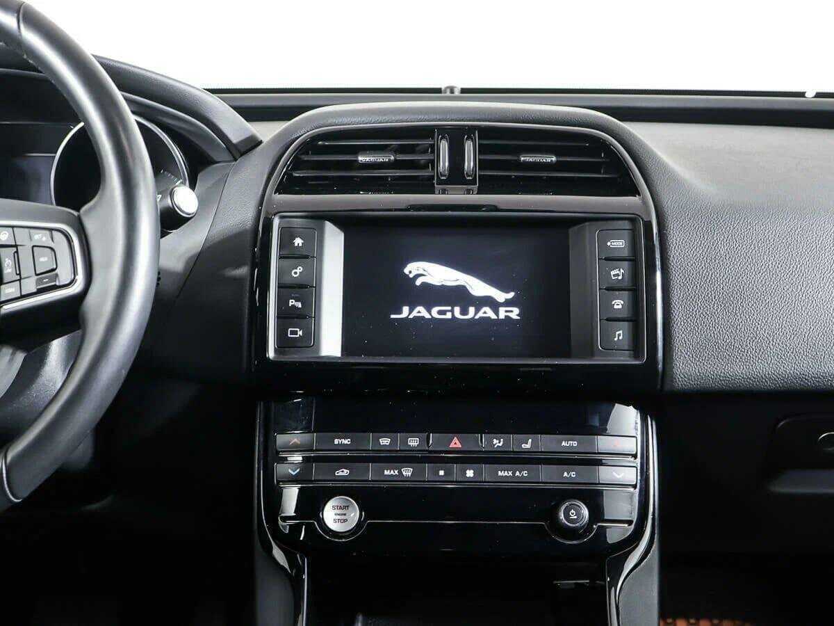 Jaguar XE, 2018 Фото №12