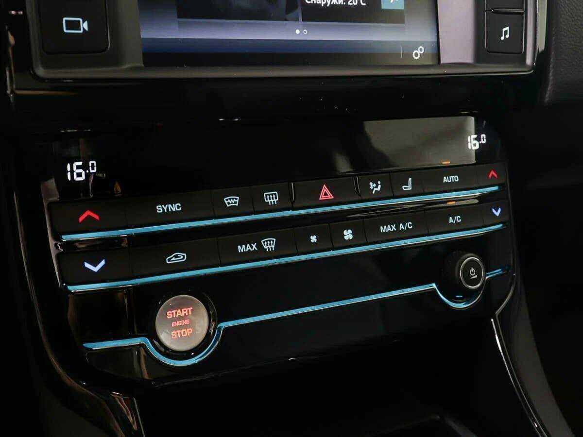 Jaguar XE, 2018 Фото №23