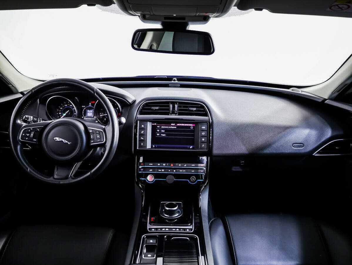 Jaguar XE, 2017 Фото №9