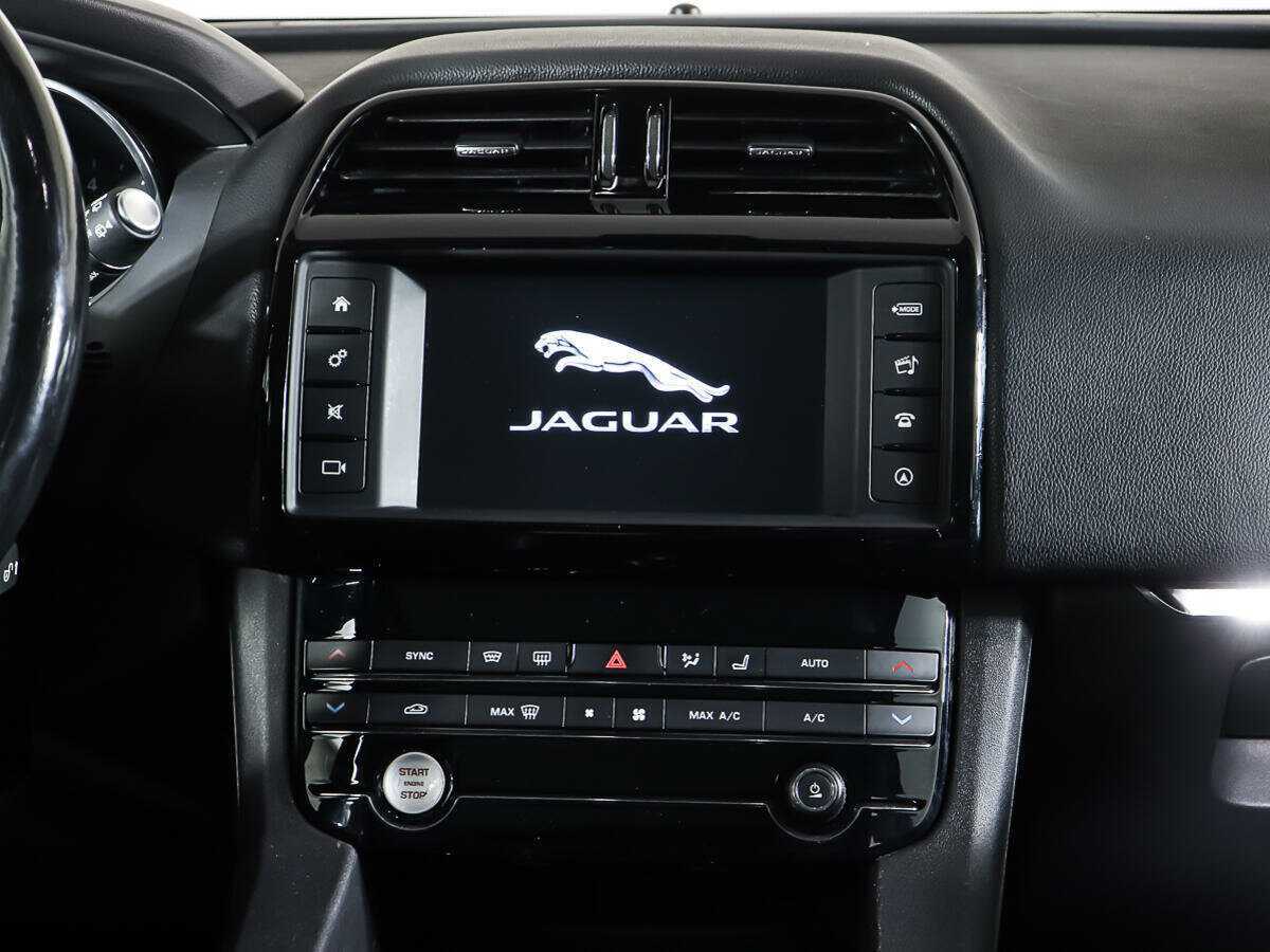 Jaguar F-Pace, 2016 Фото №12