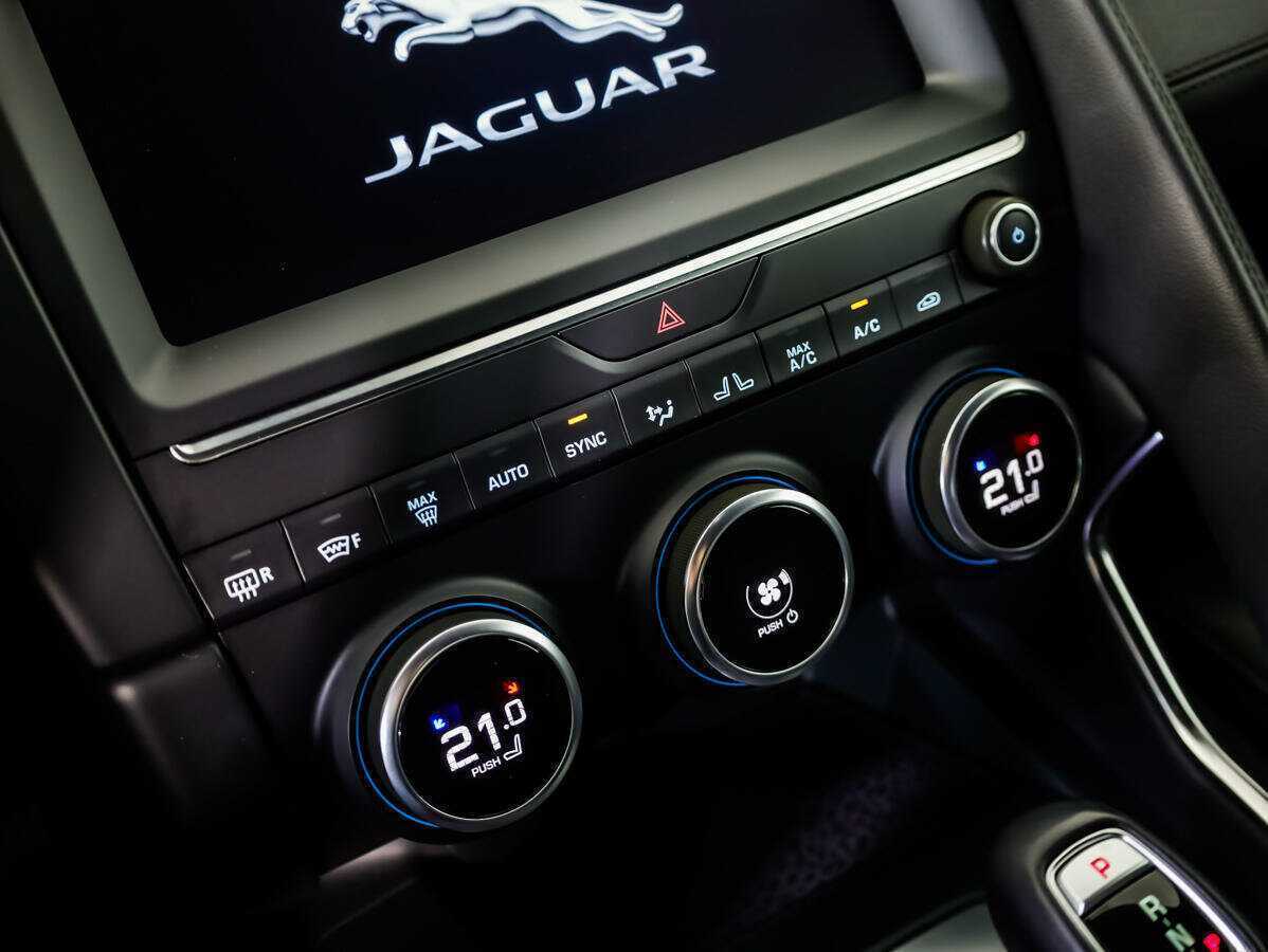 Jaguar E-Pace, 2018 Фото №13