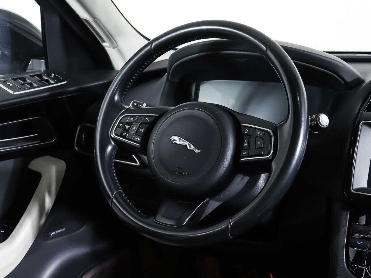 Jaguar F-Pace, 2016 Фото №14