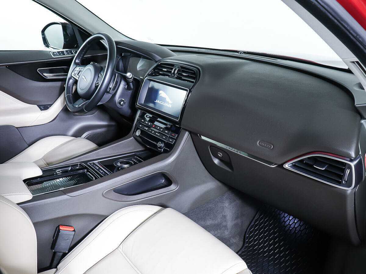 Jaguar F-Pace, 2016 Фото №11