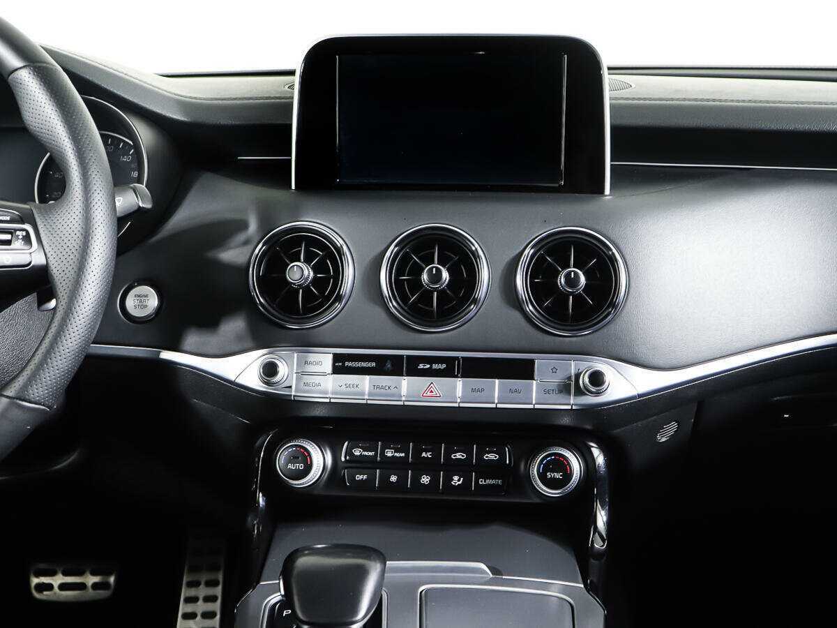 Kia Stinger, 2018 Фото №12