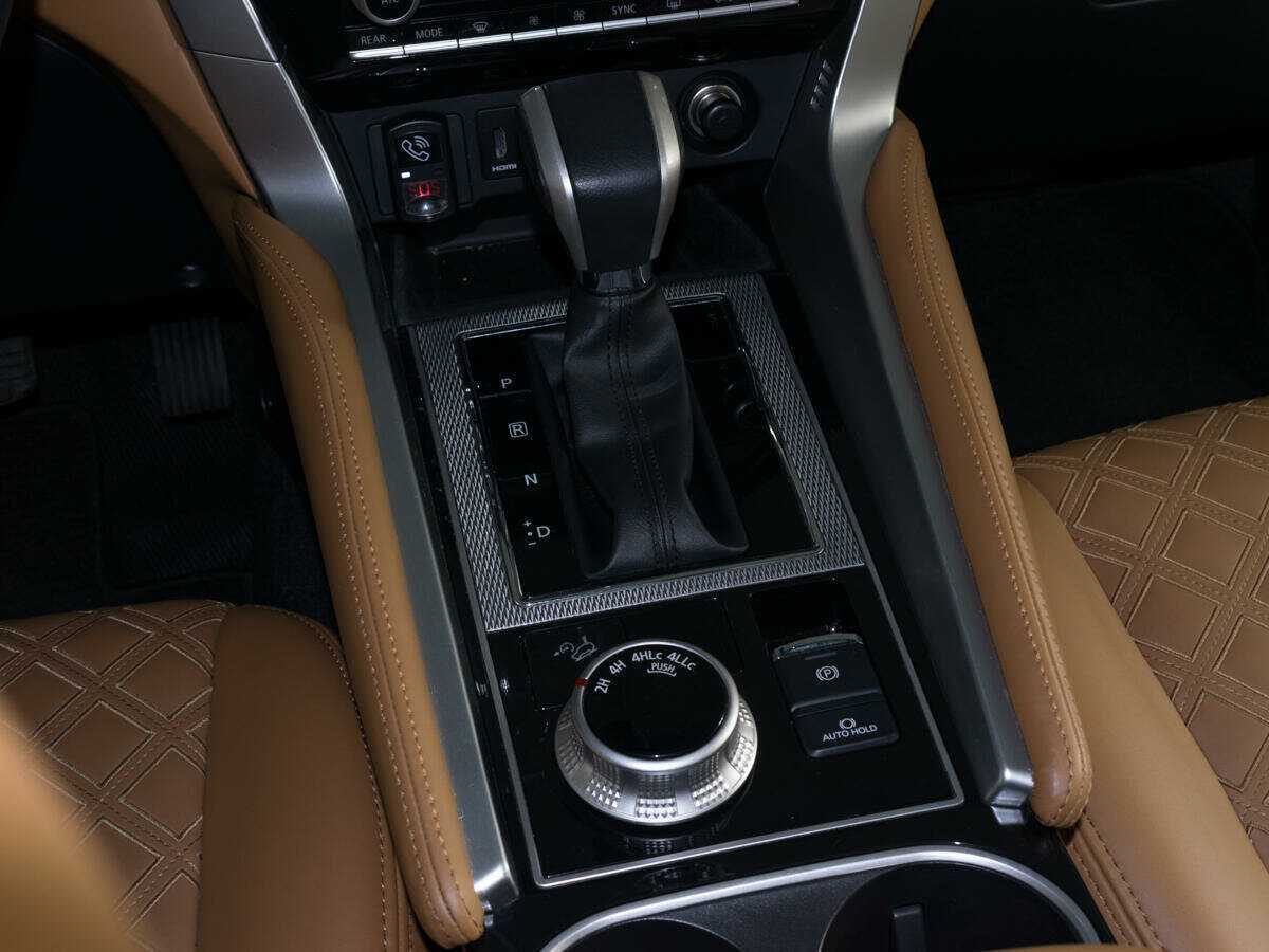 Mitsubishi Montero Sport, 2022 Фото №11