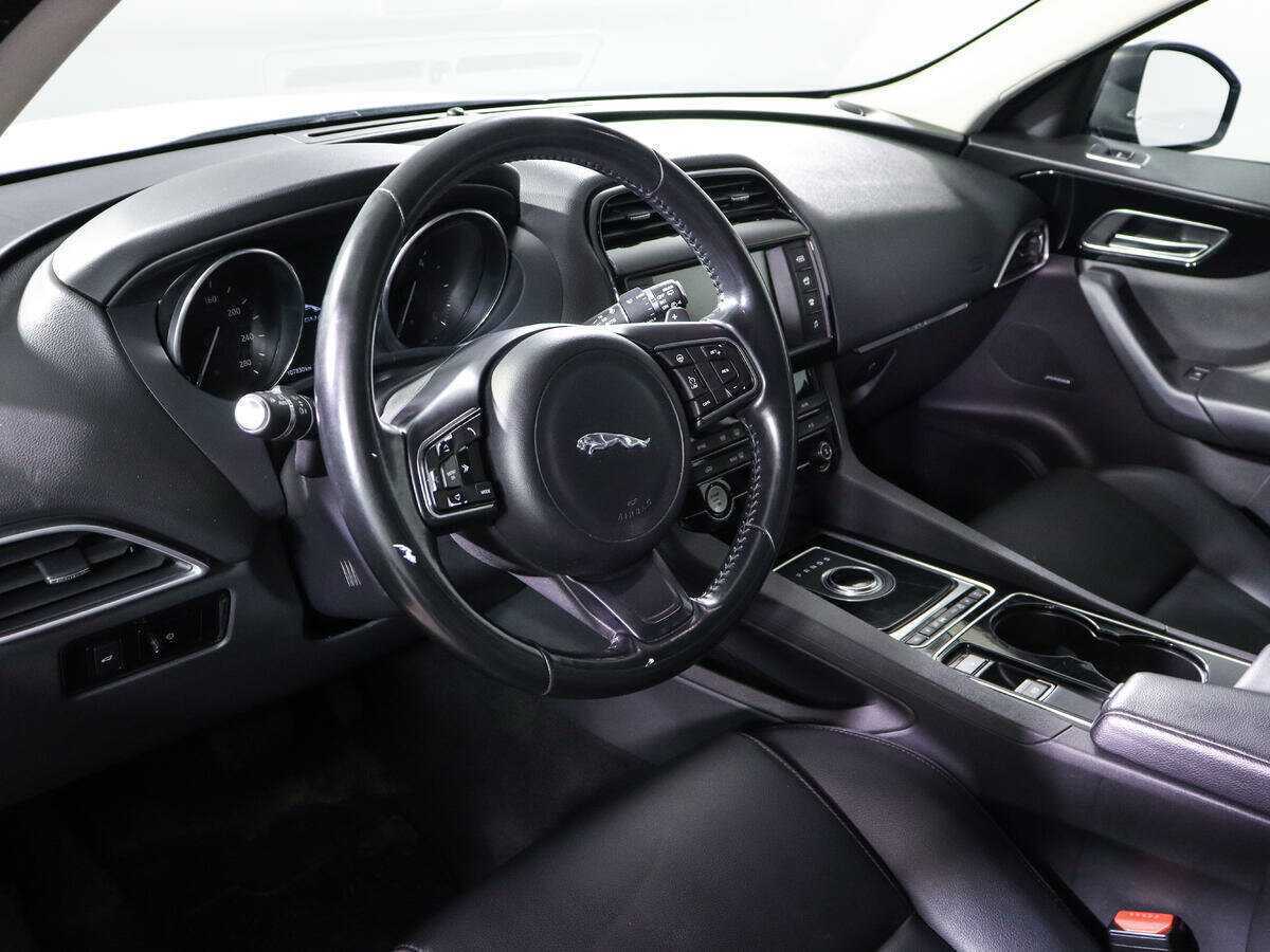 Jaguar F-Pace, 2016 Фото №12