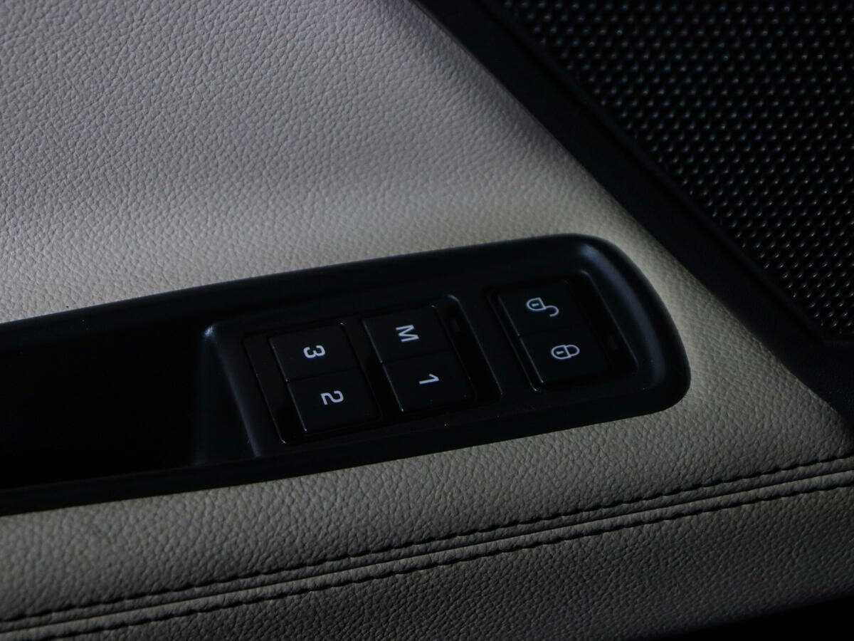 Jaguar XE, 2016 Фото №19