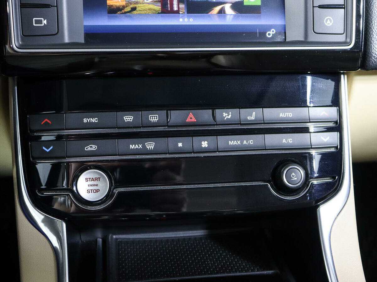 Jaguar XE, 2016 Фото №23