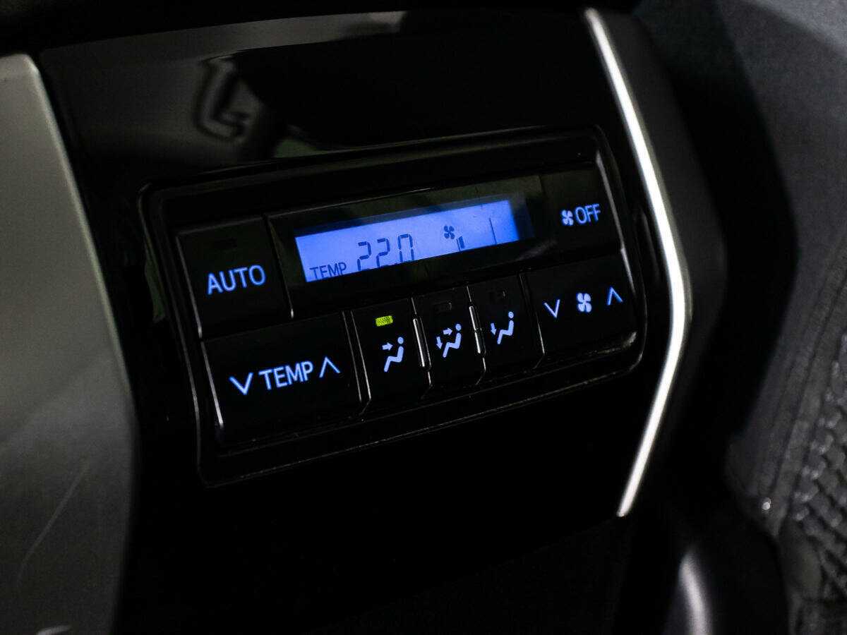 Toyota Land Cruiser Prado, 2018 Фото №18