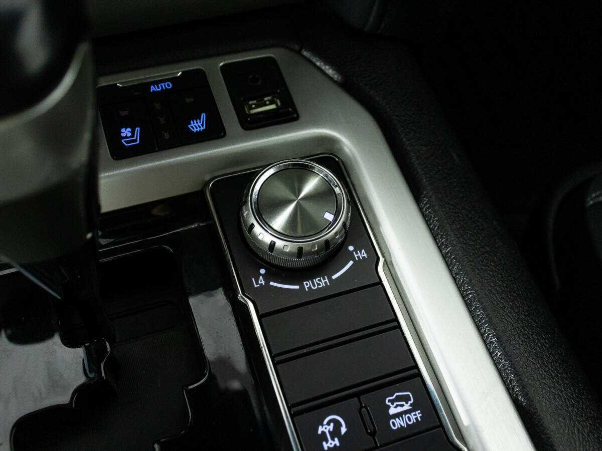 Toyota Land Cruiser, 2018 Фото №18