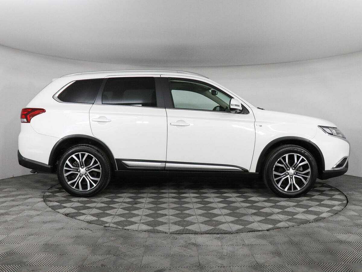 Mitsubishi Outlander, 2018 - 138 257 км. | Фото №4
