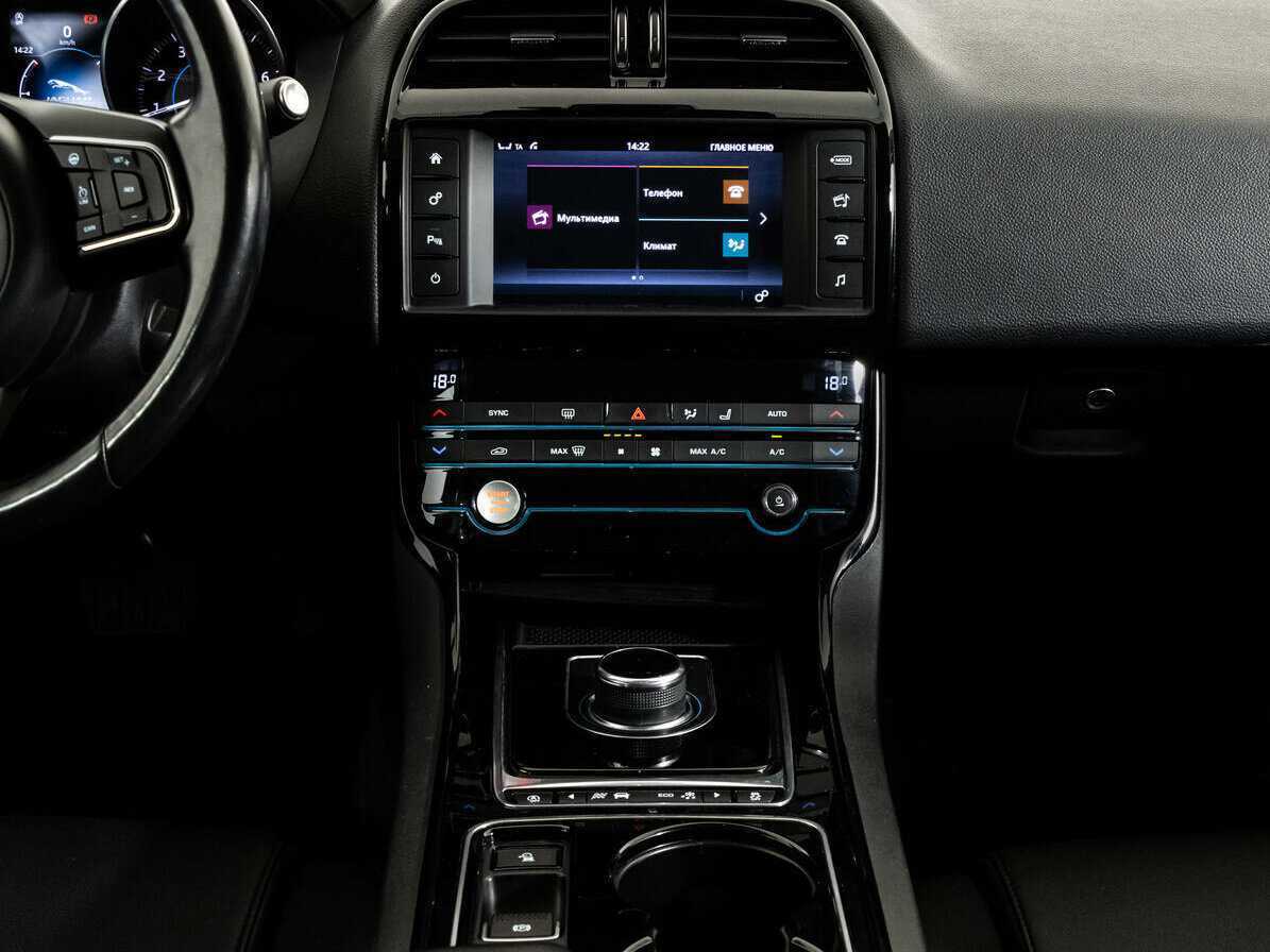 Jaguar XE, 2017 Фото №14