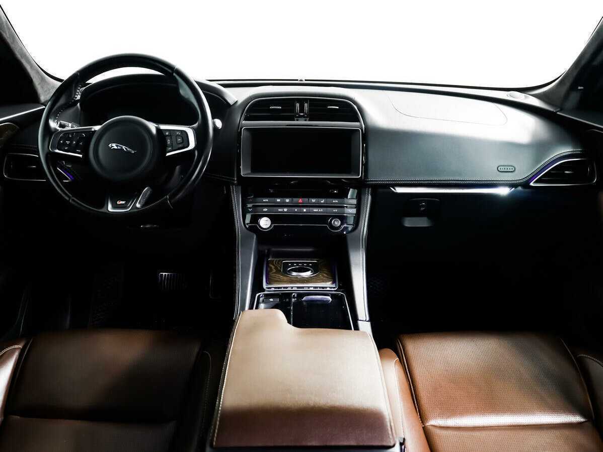 Jaguar F-Pace, 2017 Фото №11
