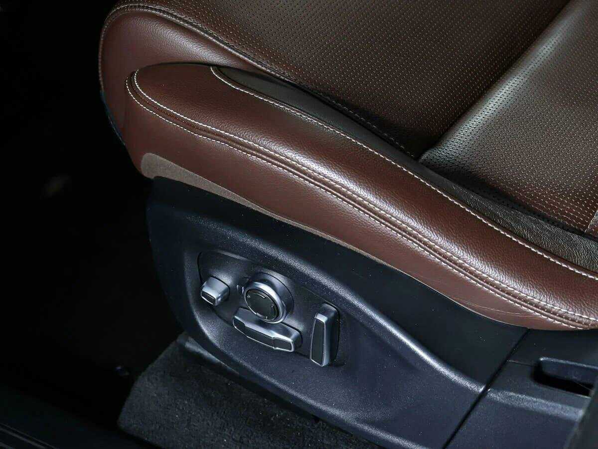 Jaguar F-Pace, 2018 Фото №18